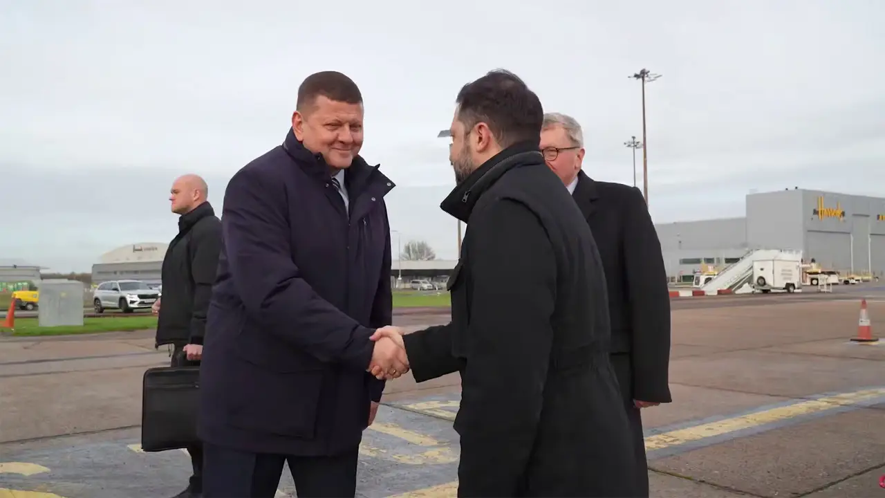 Зеленский заявил, что передавать территории ему мешает конституция Украины