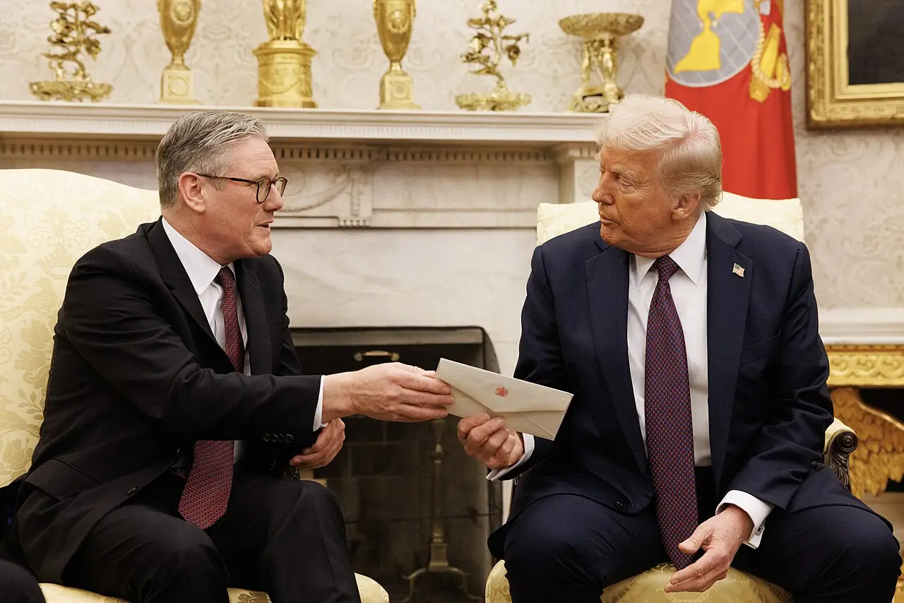 Стармер считает недопустимым «тарифное давление» Трампа на европейские страны