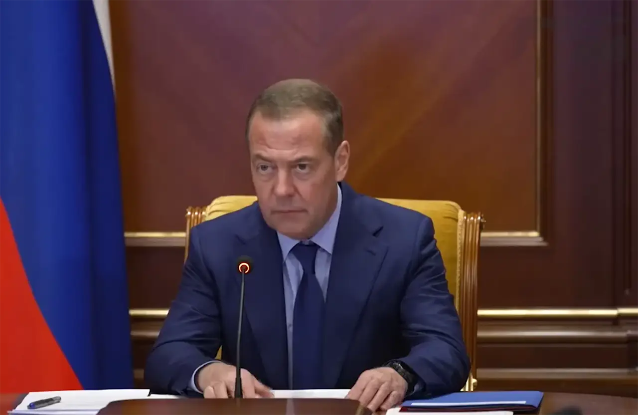 Медведев раскритиковал позицию генсека ООН по самоопределению Донбасса и Крыма