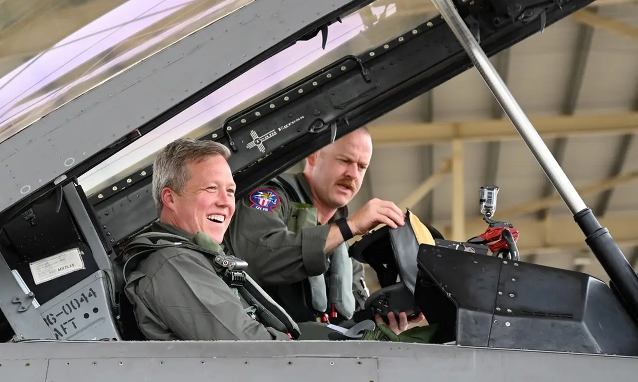 «Теперь в казармах бесплатный Wi-Fi»: министр армии США отчитался об успехах