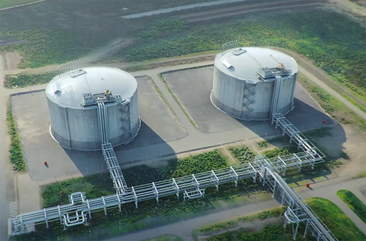 Запрет с отсрочкой: ЕС утвердил план полного отказа от российского СПГ