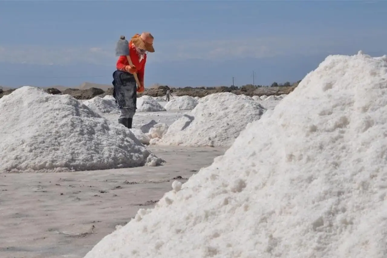 Китай впервые в мире внедрил технологию извлечения лития из рассола солёных озер