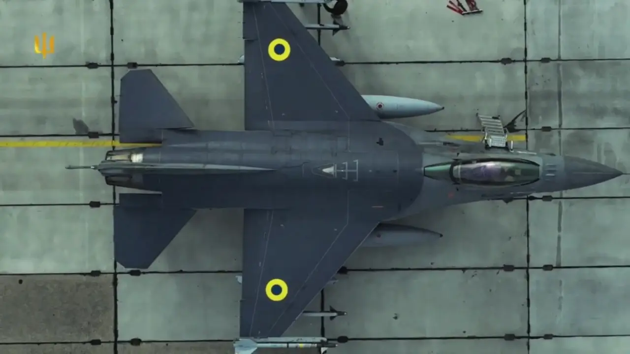 Показаны кадры поражения FPV-дроном истребителя F-16 ВС ВСУ