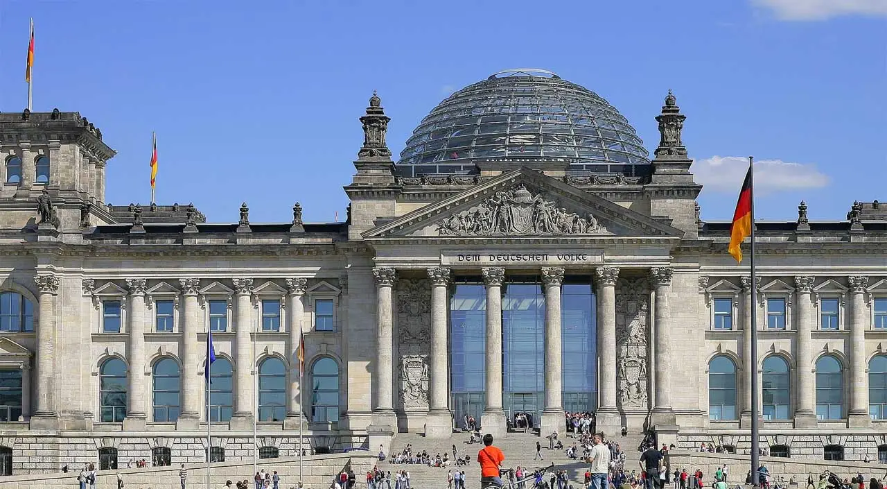 Немцы: почему можно покупать дорогой газ у Катара, а дешёвый у России – нельзя