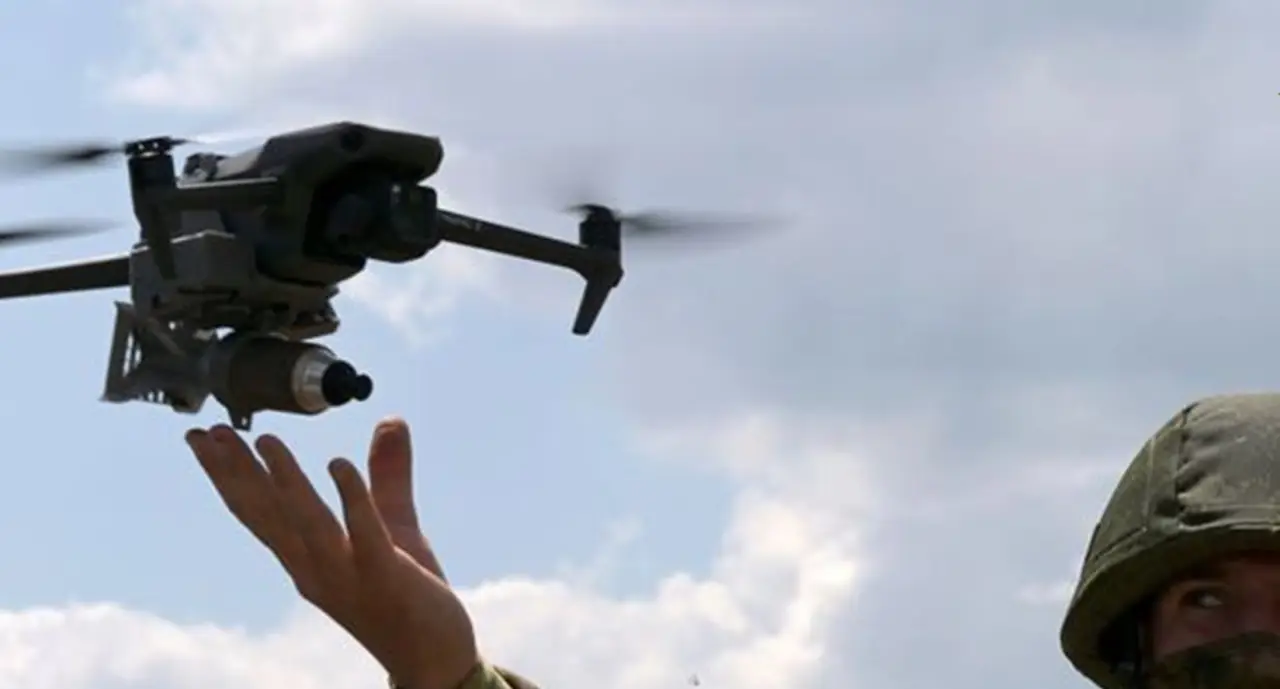 Дрон на оптоволокне поразил транспорт ВСУ на расстоянии около 40 км от ЛБС