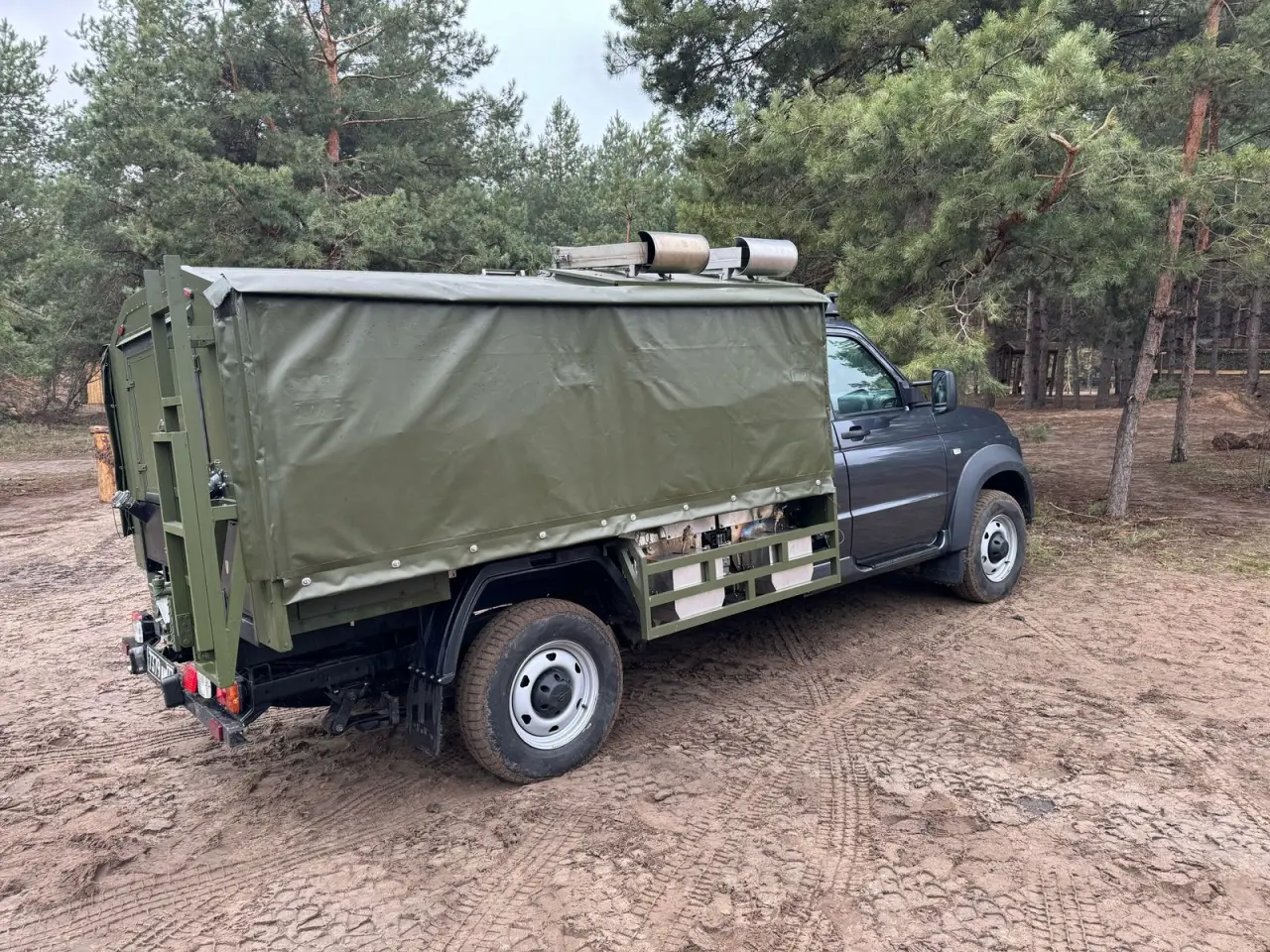 УАЗы в погонах: кухня автомобильная многофункциональная с хлебопекарным блоком УАЗ-236021 КАМХ