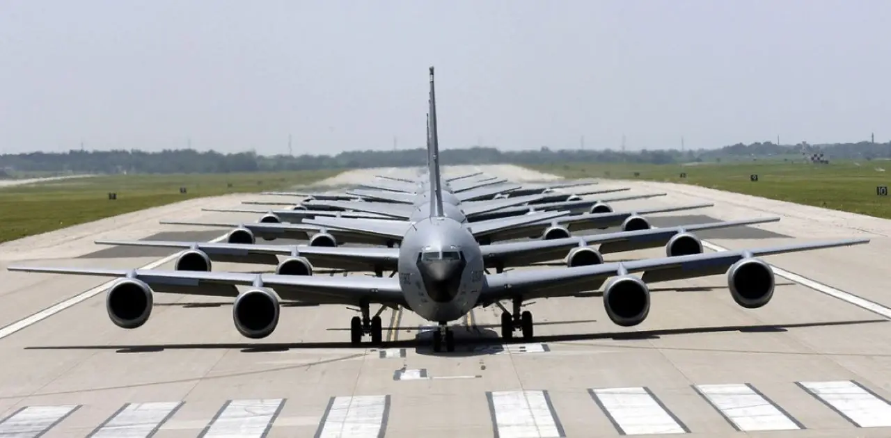 Показано скопление самолётов ВВС США в израильском аэропорту Бен-Гурион