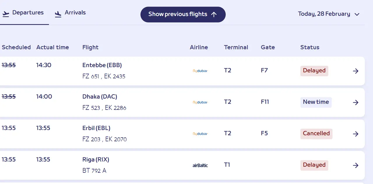Взрывы и работа ПВО в Дубае, аэропорты ОАЭ отменяют или переносят рейсы