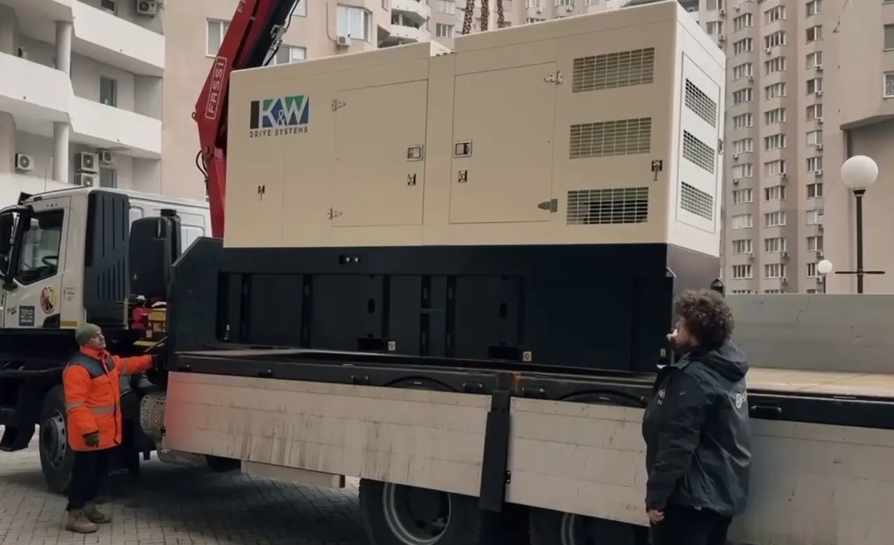 Жителям Одессы торжественно передали генератор, но после видеосъёмки забрали