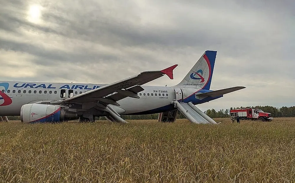 Посадившему в 2023 году самолёт в поле пилоту предложили работу за границей