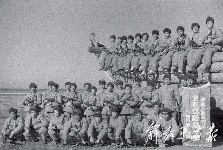 Китайские добровольцы идут в бой