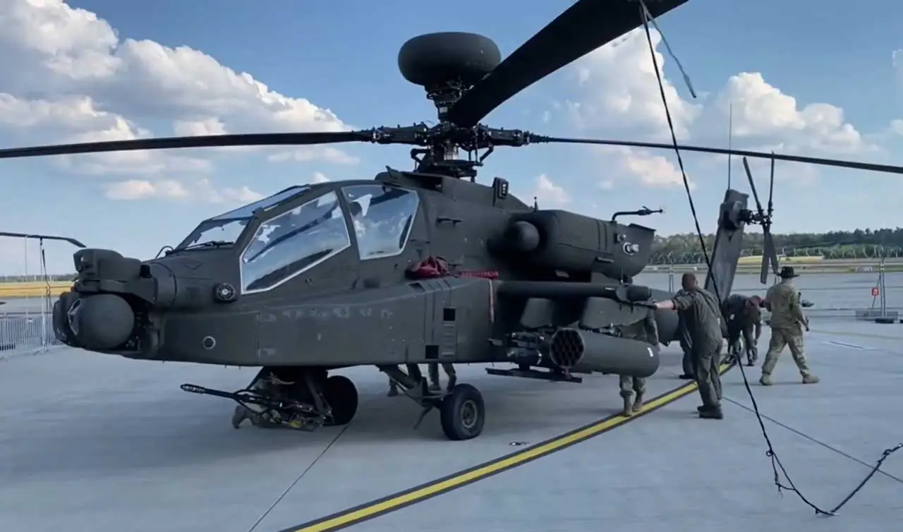 США собираются победить иранские БЭК в Ормузе с помощью AH-64 Apache и A-10