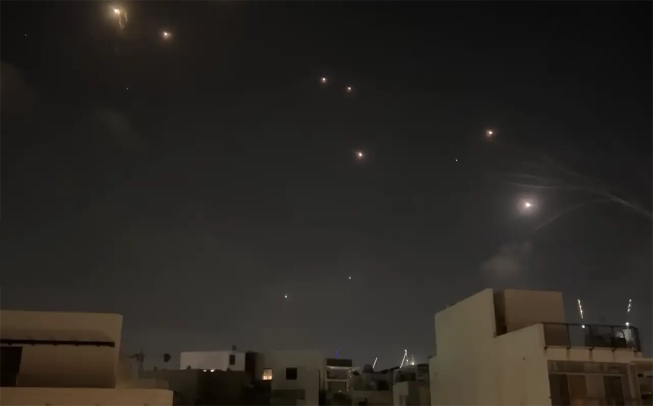 Скорый ответ: Иран нанес удары по аэропорту и ракетным установкам в Израиле