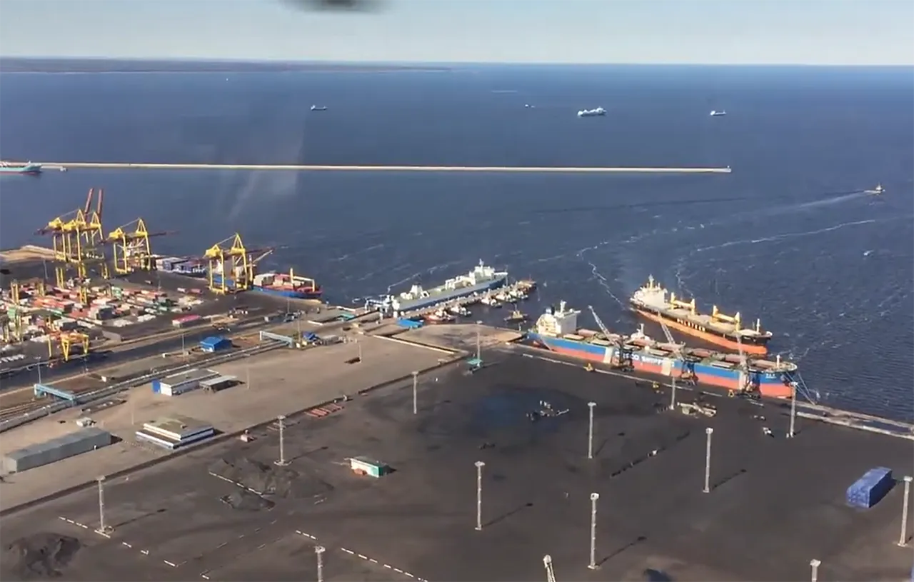 Противник вновь атакует порт Усть-Луга, там возник пожар