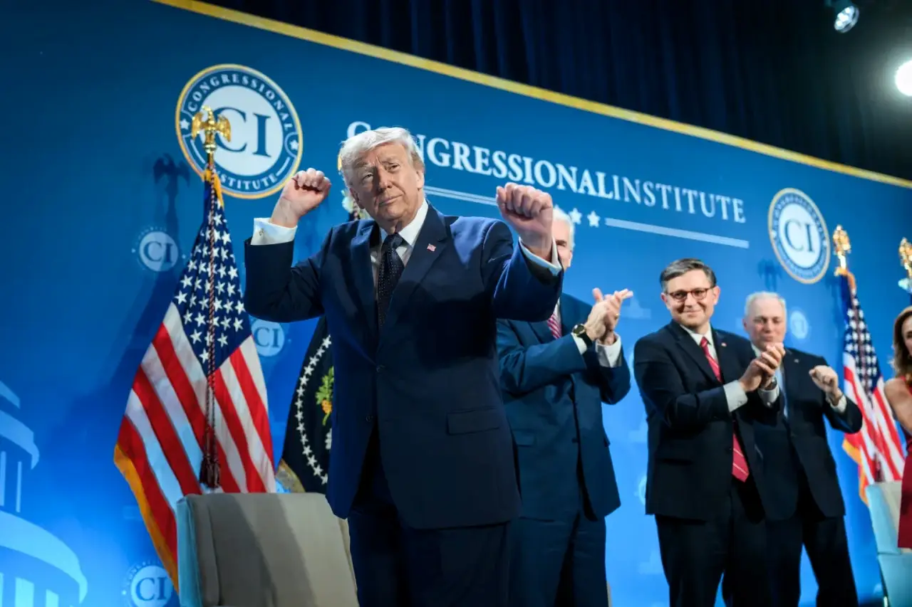 Глава МИД Ирана: Трамп начал войну на Ближнем Востоке, «чтобы повеселиться»