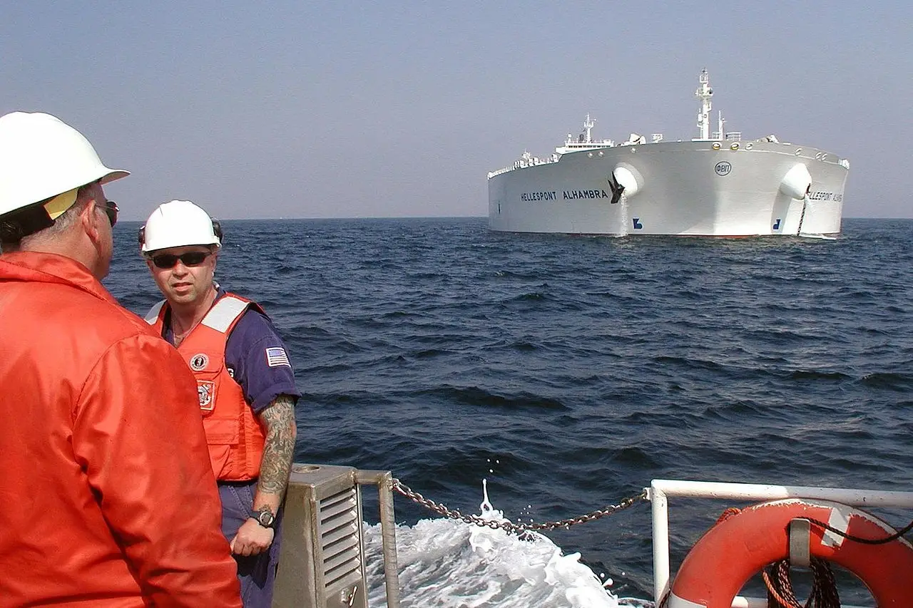 Иран открыл для судов Ормузский пролив «до дальнейшего уведомления»