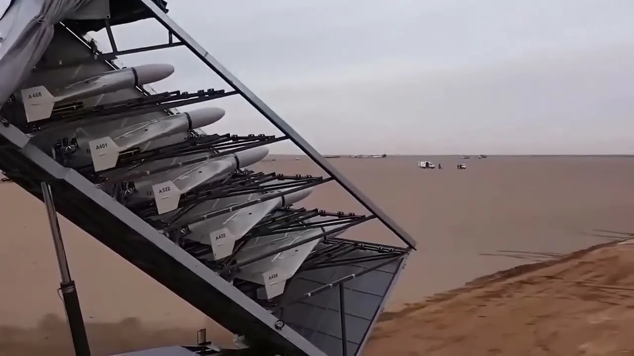 Показаны кадры пожара в атакованном иранскими дронами кувейтском порту Эш-Шувейх