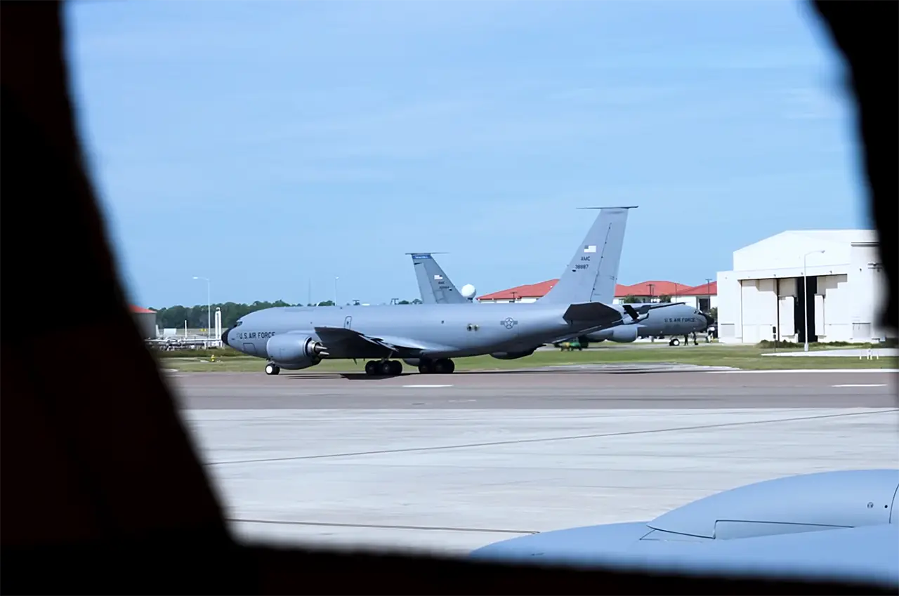 В сети появилось фото Stratotanker с поврежденным килем – самолет уже изучают