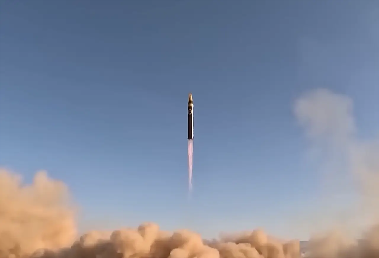 Над Тель-Авивом засняли иранскую ракету с маневрирующей головной частью