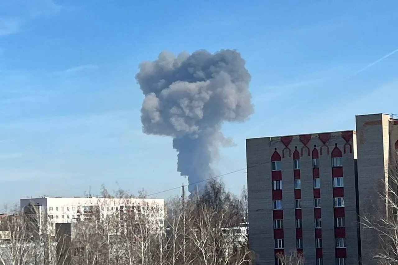 В результате мощного взрыва в Нижнекамске горит предприятие «Нижнекамскнефтехим»