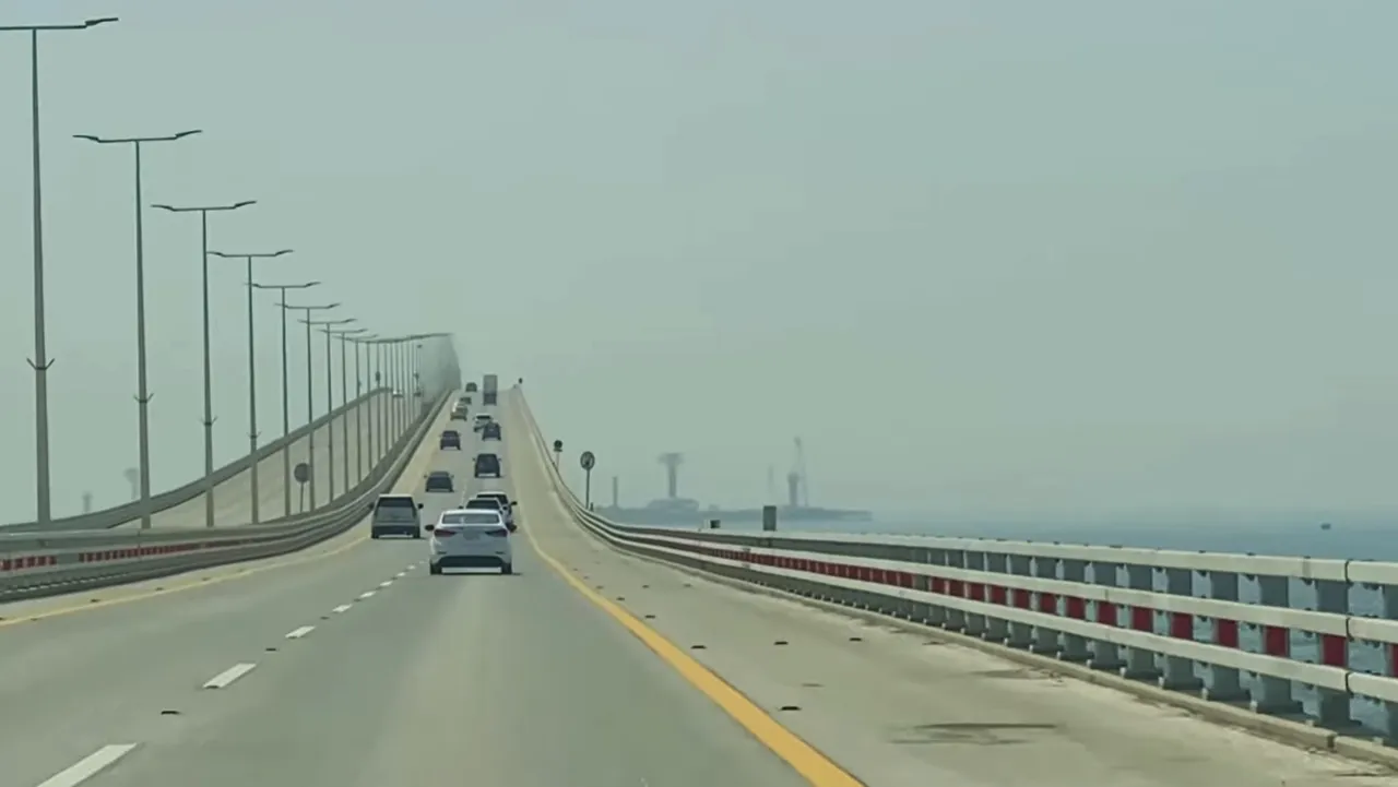 Приостановлено движение по мосту между Саудовской Аравией и Бахрейном
