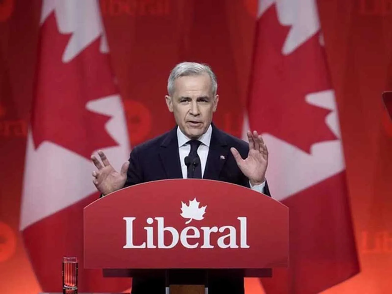 Слова премьера Канады о конце выплат военной дани в адрес США вызвали овации