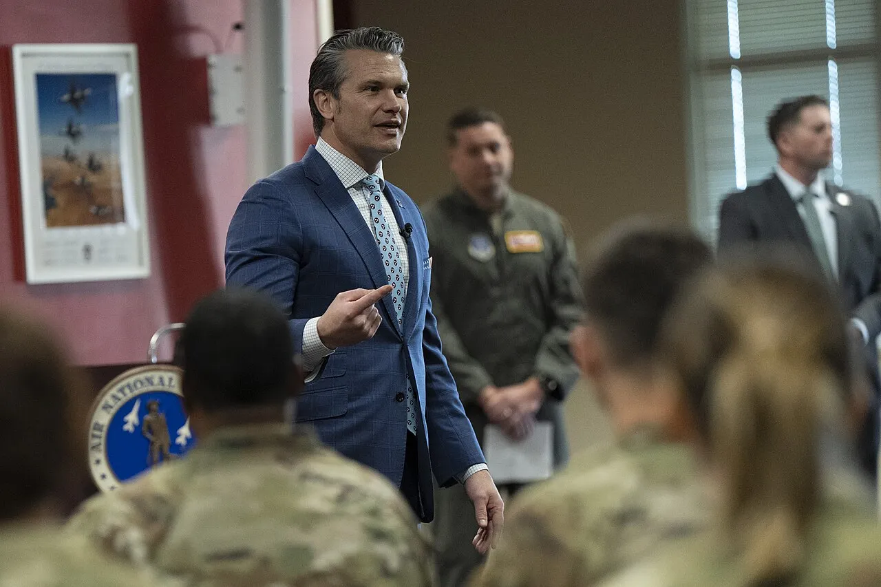 «Паранойя Хегсета»: пресса США назвала причину кадровых перестановок в Пентагоне