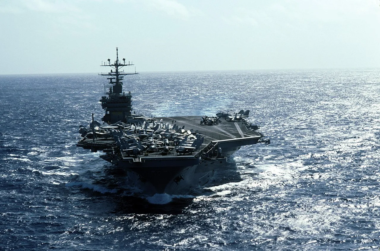 США наращивают военное присутствие на БВ: направлен уже четвёртый авианосец