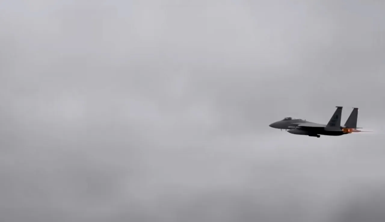 Странные бомбардировки: США наносят удары по району катапультирования лётчика