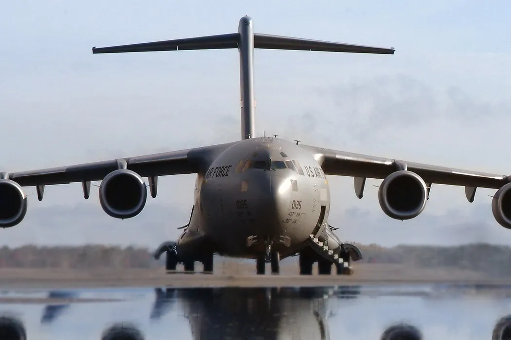 Белый дом готовит удары по Ирану, перебрасывая в регион транспортные самолёты