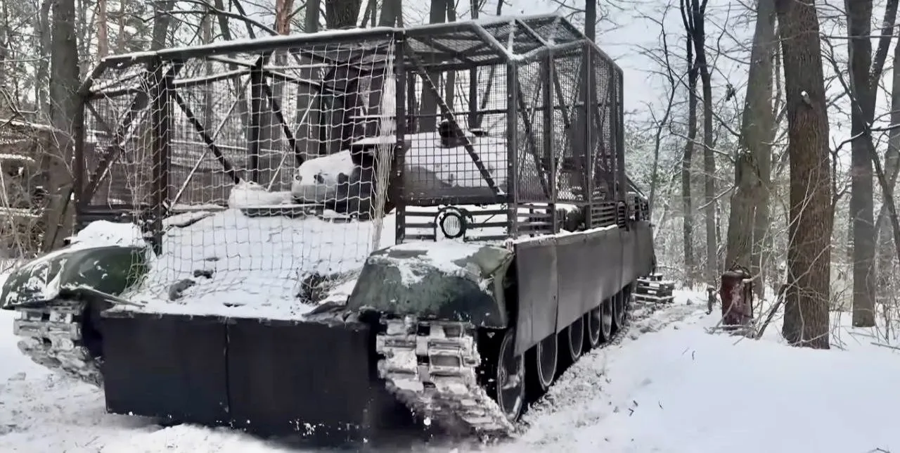 Гибрид Т-72 и гаубицы: установлено назначение новой машины ВСУ