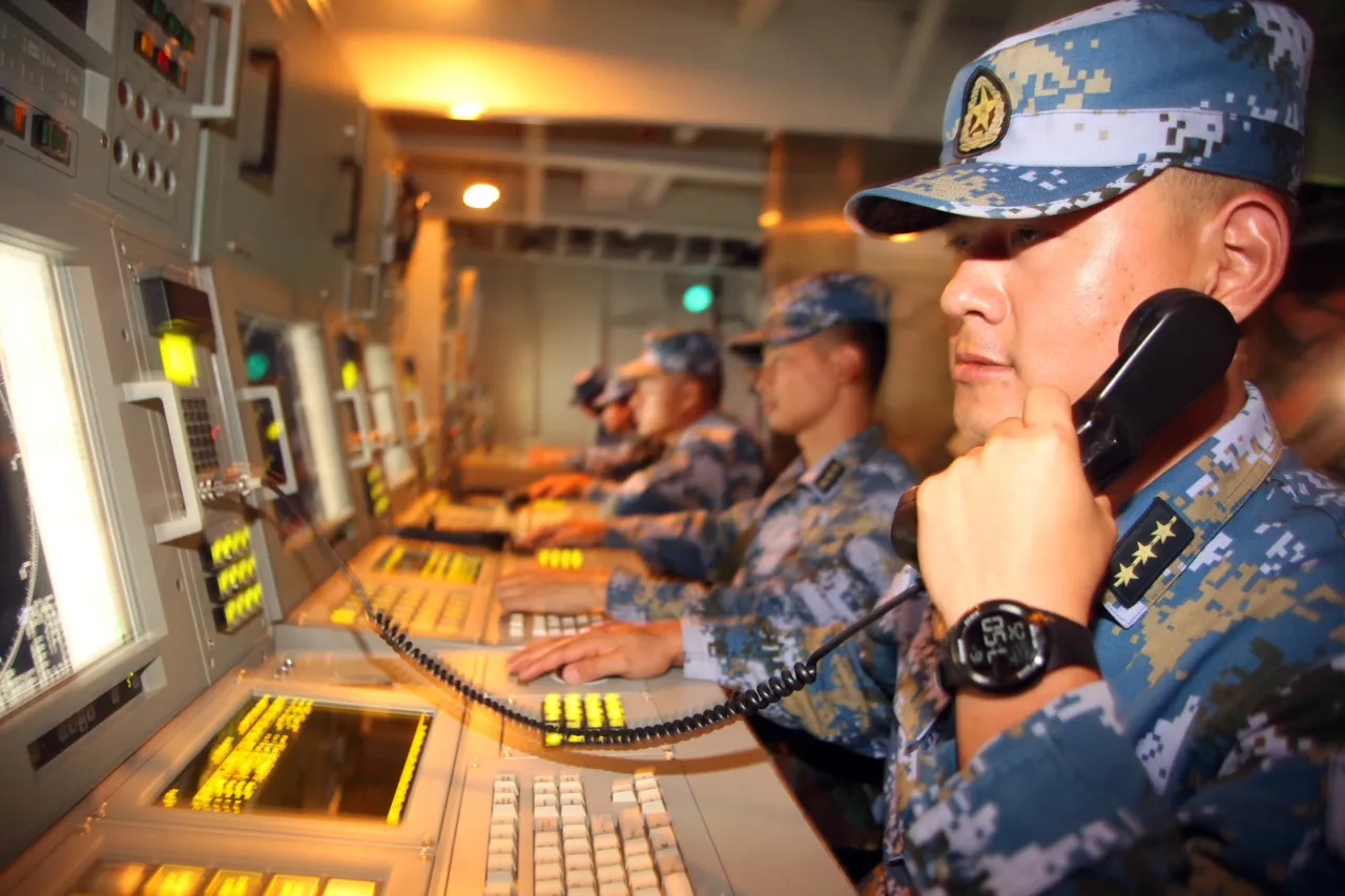 Фрегат ВМС КНР 20 часов препятствовал проходу иностранного военного корабля