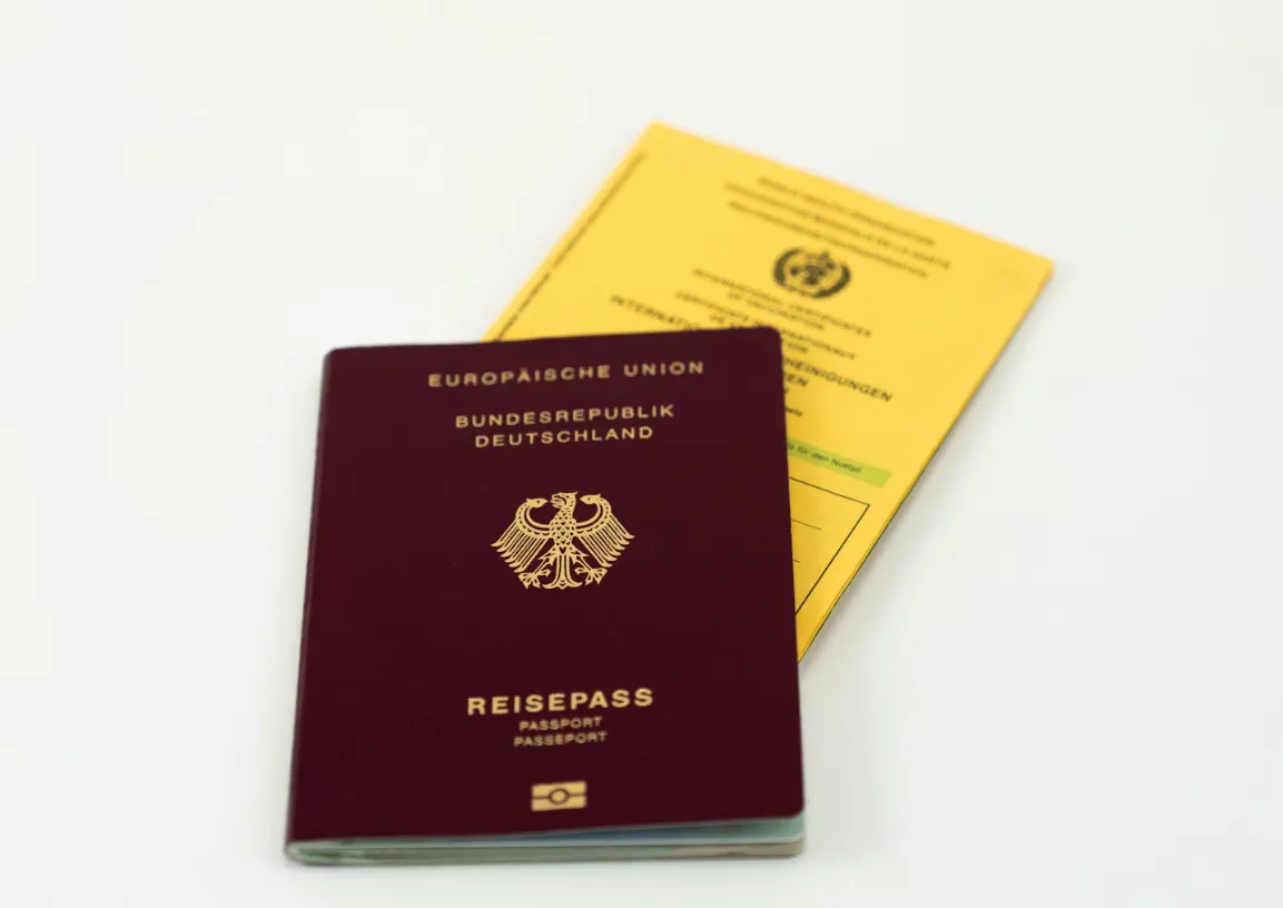Власти ФРГ опровергли заявления СМИ о запрете мужчинам на долгий выезд из страны