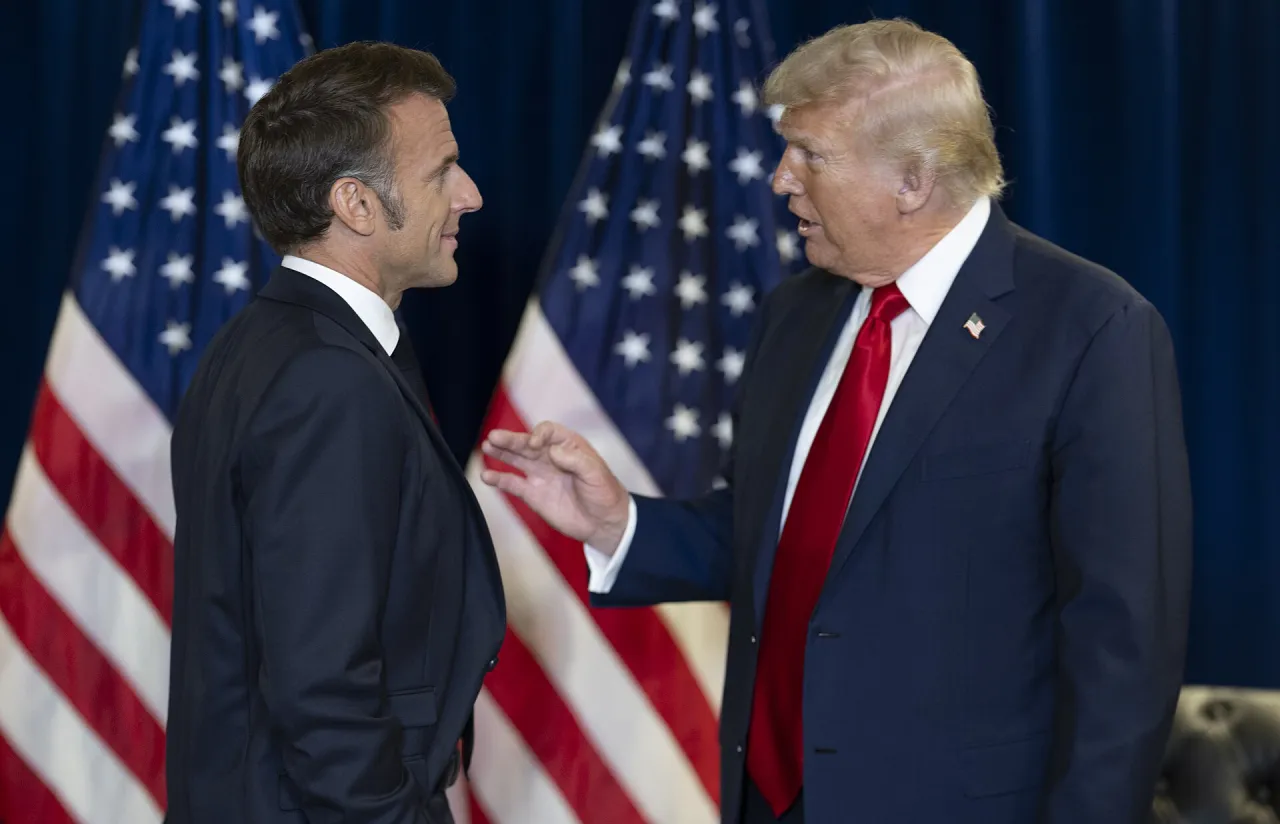 Обидевшийся на Трампа Макрон назвал нереалистичной операцию в Ормузском проливе