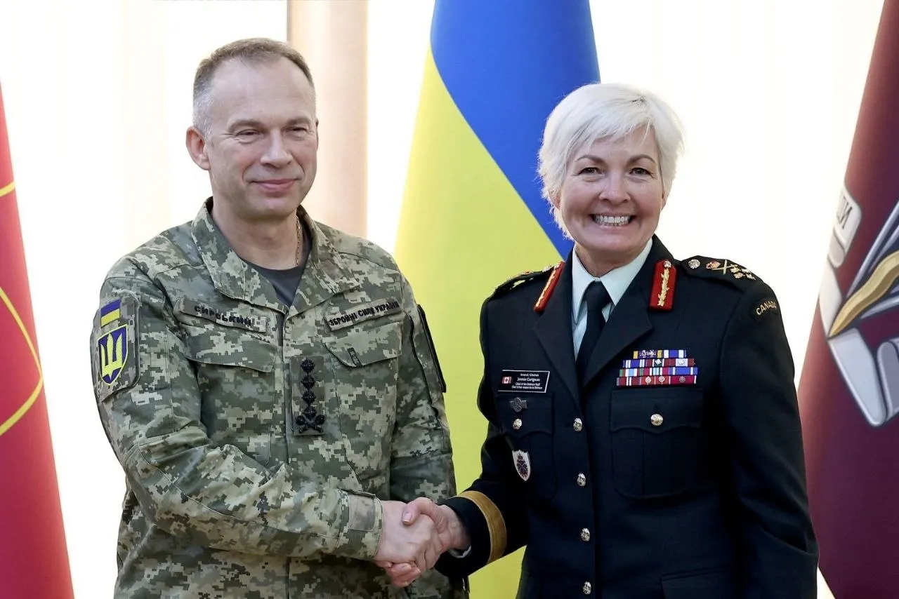 Сырский уведомил начштаба ВС Канады об активизации ВС РФ по всему фронту