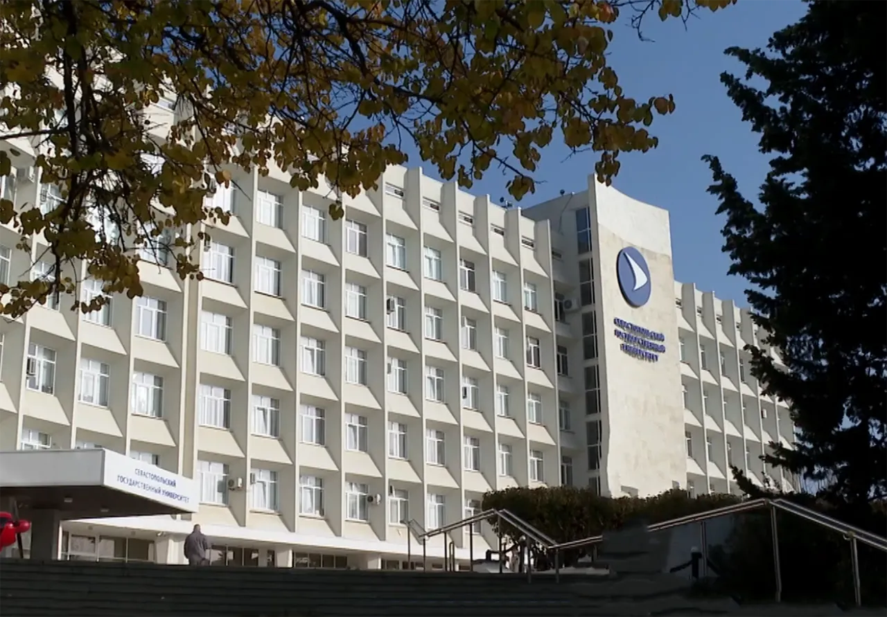 В Севастополе из-за атаки БПЛА повреждено здание университета и жилые дома