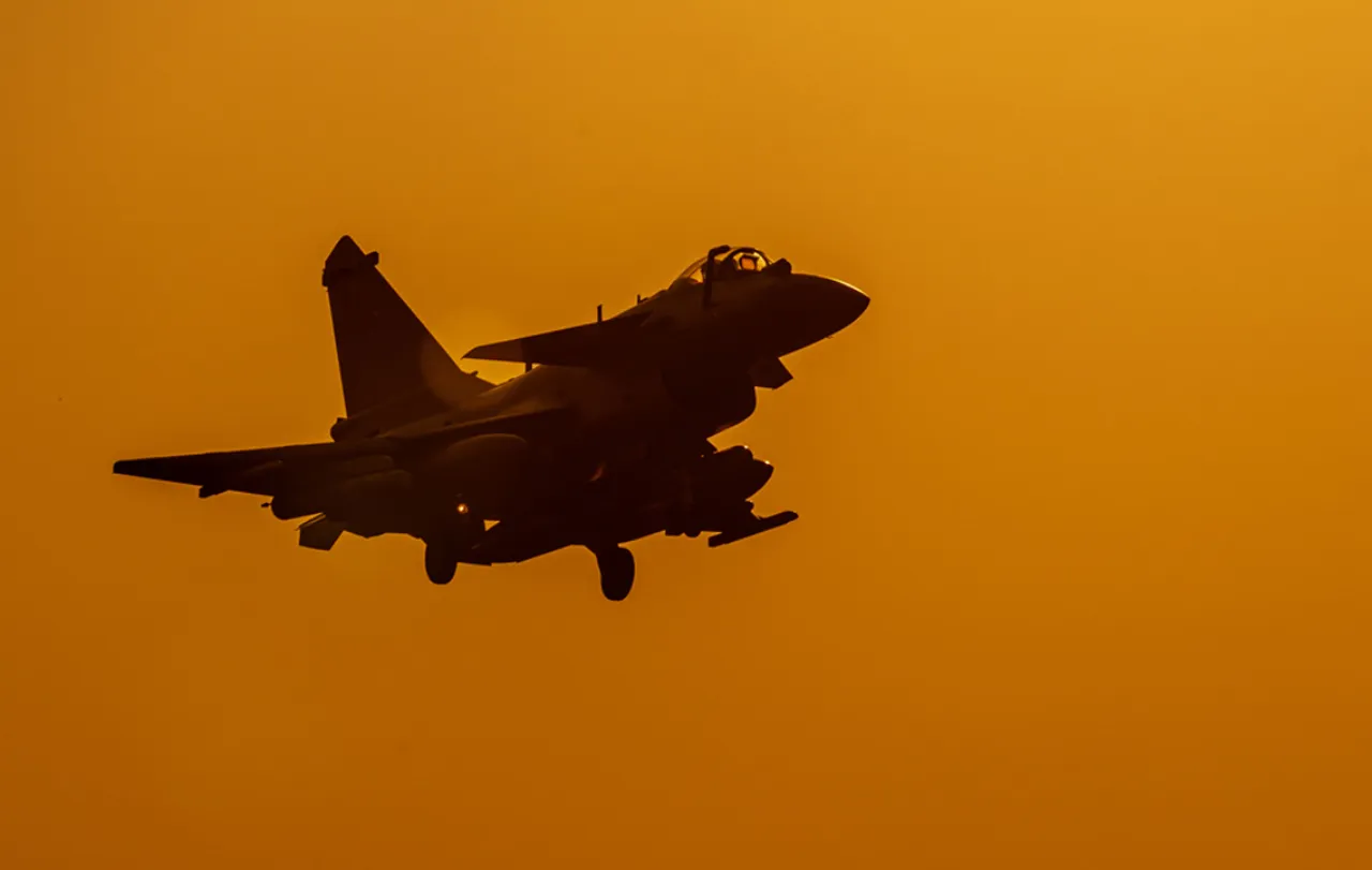 Китай закрыл на длительное время участки воздушного пространства большой площади