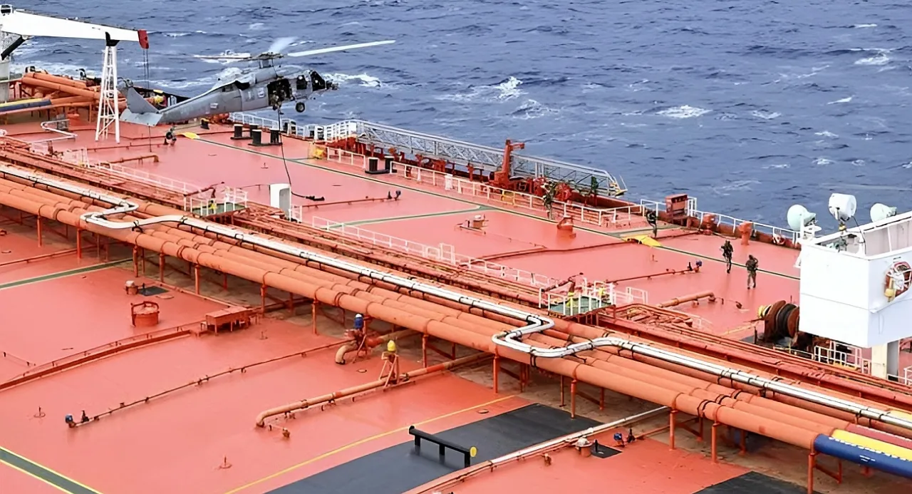 Показано видео захвата десантом ВМС США якобы связанного с Ираном танкера