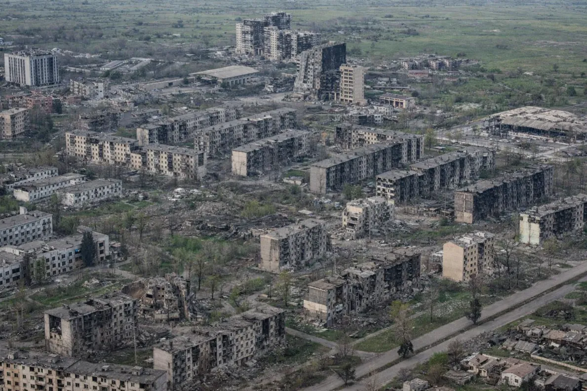 В Константиновке ФАБ-1500 накрыла мехбригаду ВСУ – ВС РФ двигаются вглубь города