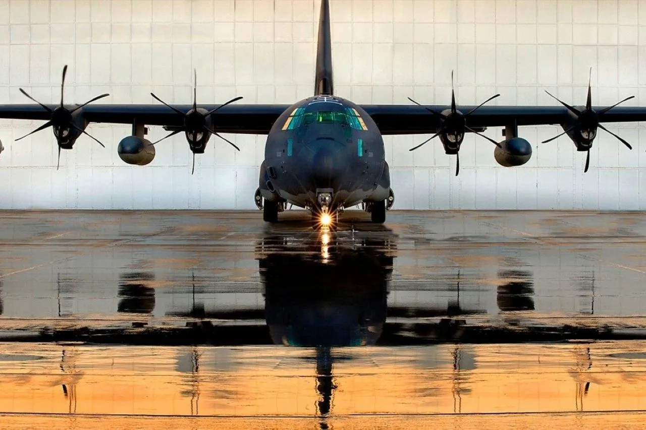 C-130J ВВС Индии с десантом сел на аэродром в Гималаях на высоте 5 тысяч метров