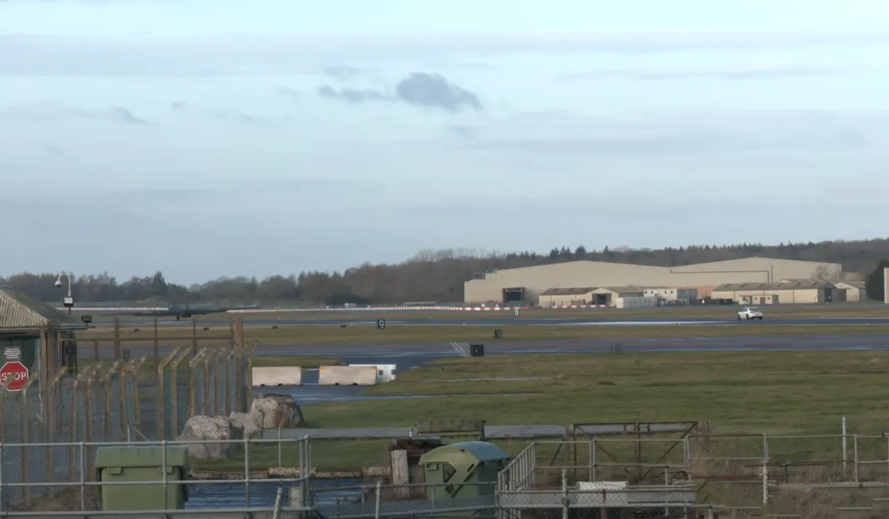 На авиабазе ВВС Британии Фэрфорд вспыхнул крупный пожар