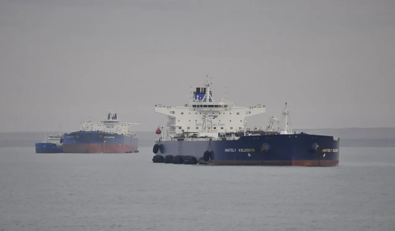 Второй российский танкер встал под погрузку нефти для Кубы