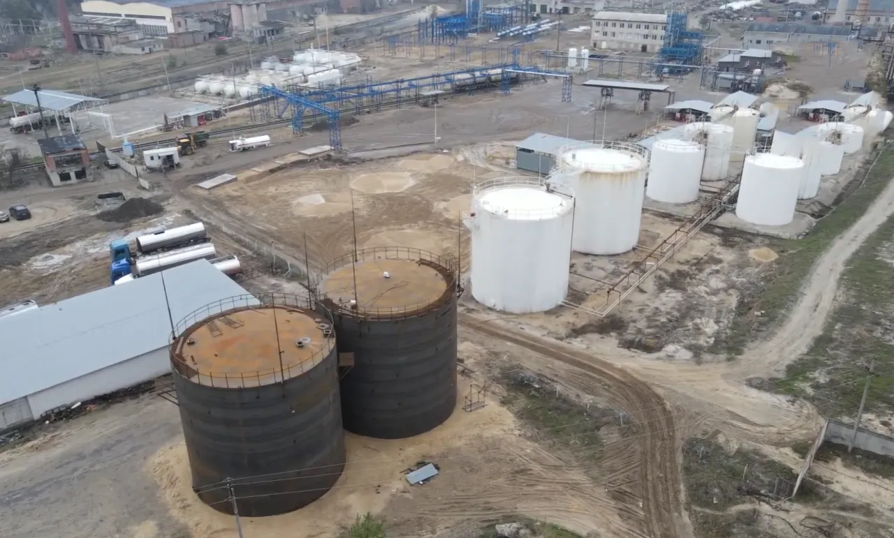 После удара «Гераней» загорелся НПЗ под Харьковом – пожар засекли из космоса