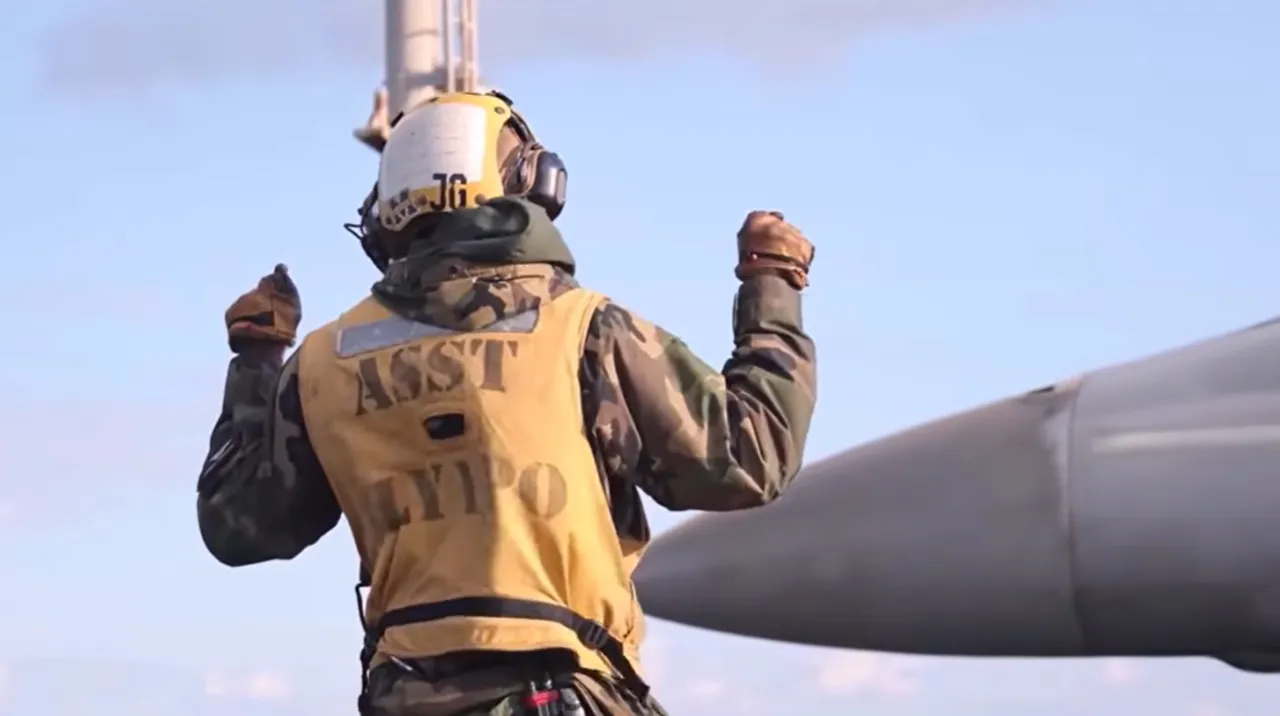 Оказалось, пожар помог авианосцу ВМС США установить рекорд дальнего похода