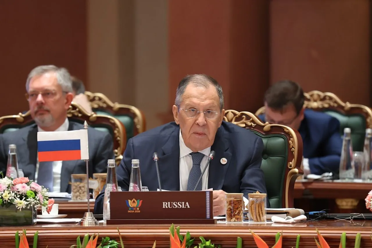 Глава МИД РФ: как и Байден, Трамп продолжает вводить новые санкции против России