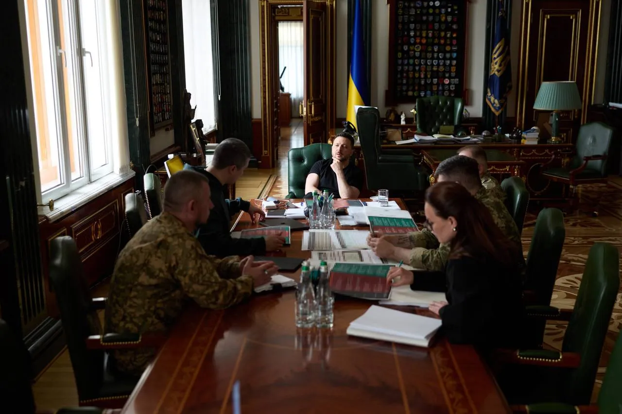 Зеленский пообещал своим военнослужащим провести демобилизацию
