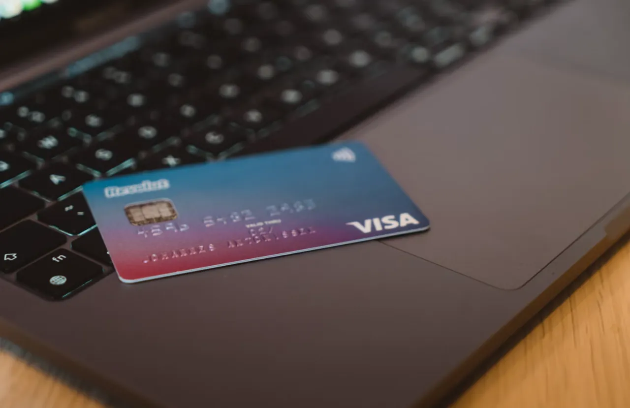 ЦБ РФ: Карты Mastercard и Visa должны уйти из России, останется только МИР
