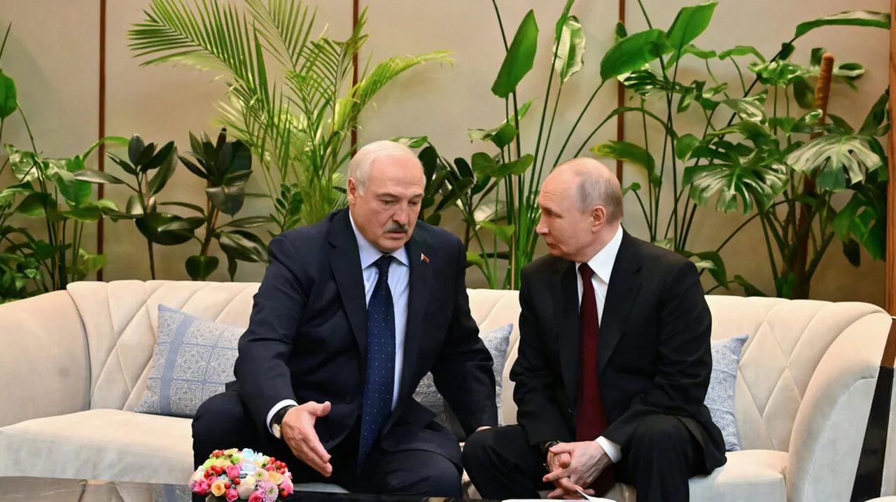 Лукашенко предложил Макрону встретиться с Путиным и поговорить по-мужски
