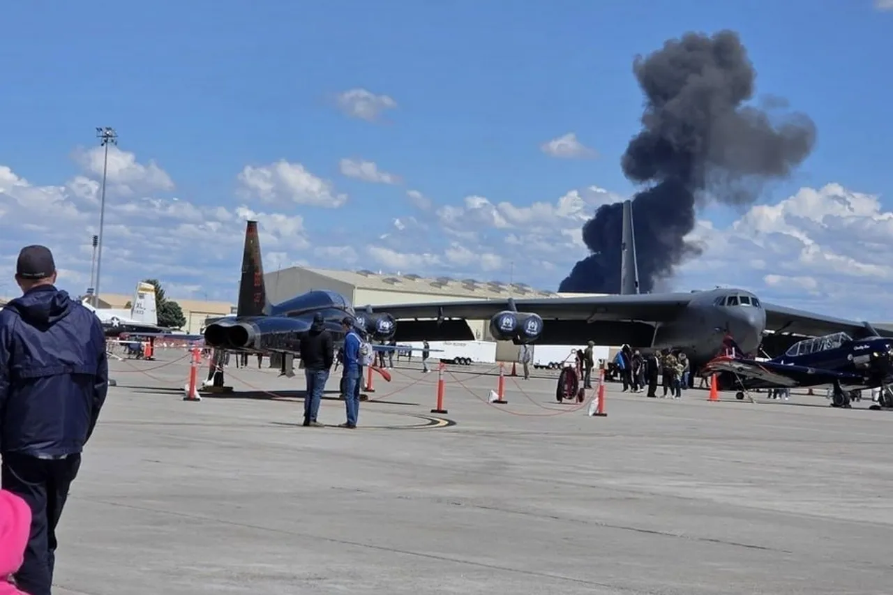 Два истребителя EA-18G Growler ВМС США столкнулись в воздухе во время авиашоу