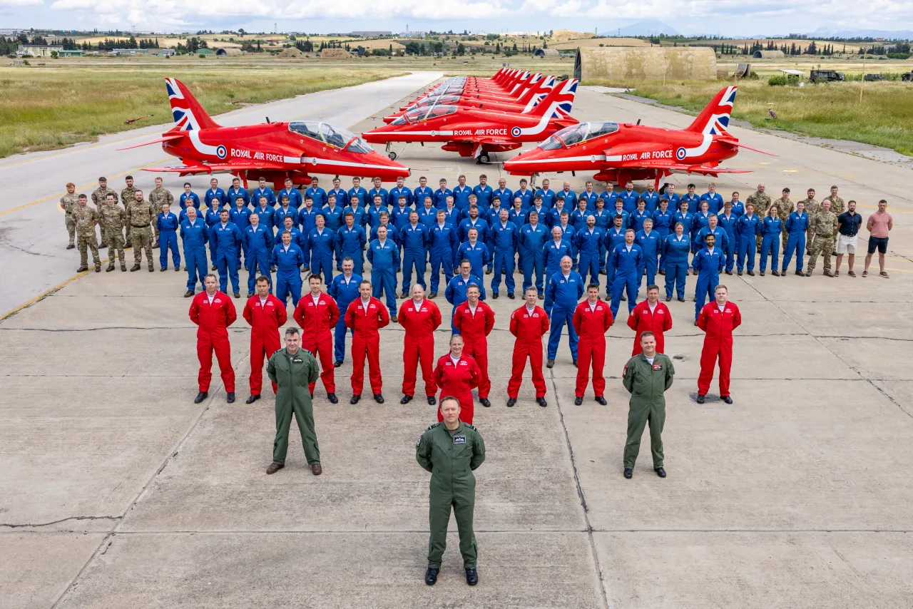 Пилотажная группа Red Arrows Британии сокращает состав из-за износа двигателей